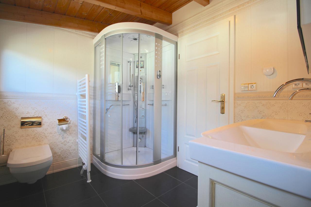 Himmelschloesschen & Chalet Rose Garmisch-Partenkirchen Ngoại thất bức ảnh