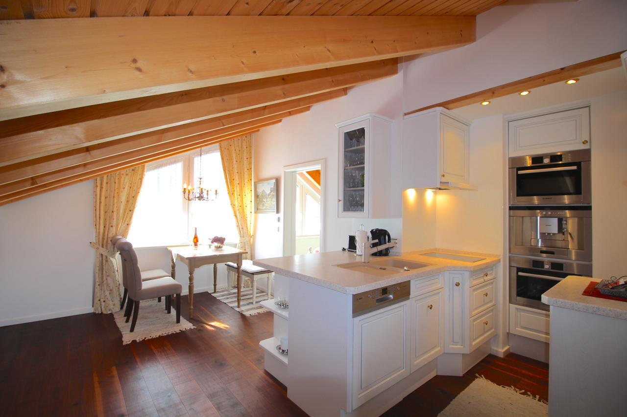 Himmelschloesschen & Chalet Rose Garmisch-Partenkirchen Ngoại thất bức ảnh